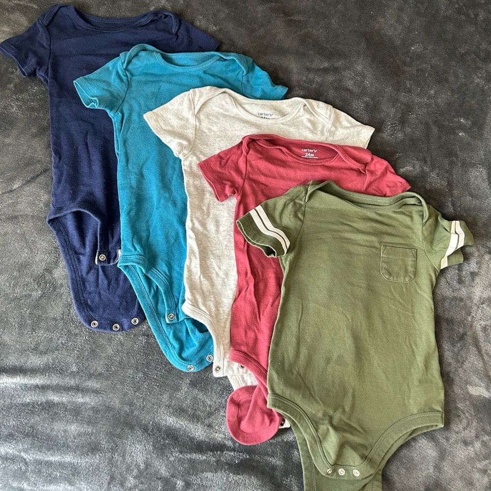 Bundle of 5 onesies size 24m